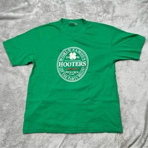VTG Hooters Singapore Tee Mens M Single Stitch 1996 St Patricks Day Brew Green